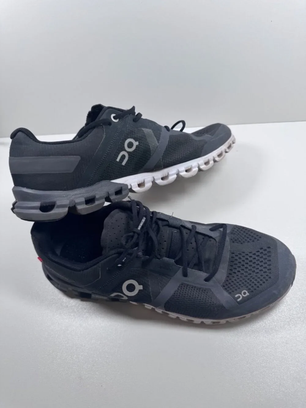 On Cloudflow Mens Running Shoes 9 42.5 Black Grey CloudTec Swiss Engineering
